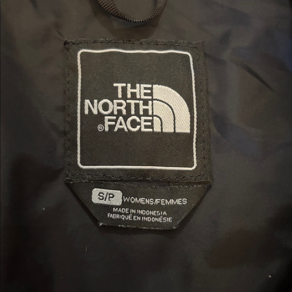 The North Face Black Quilted Jacket - Picture 3 of 13